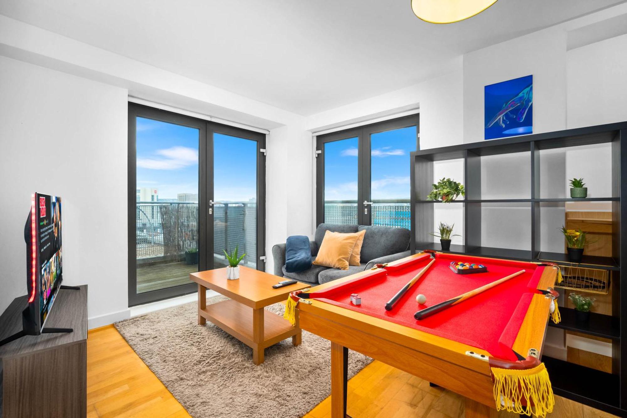 Central Flat Pool Table Balcony Шефилд Екстериор снимка