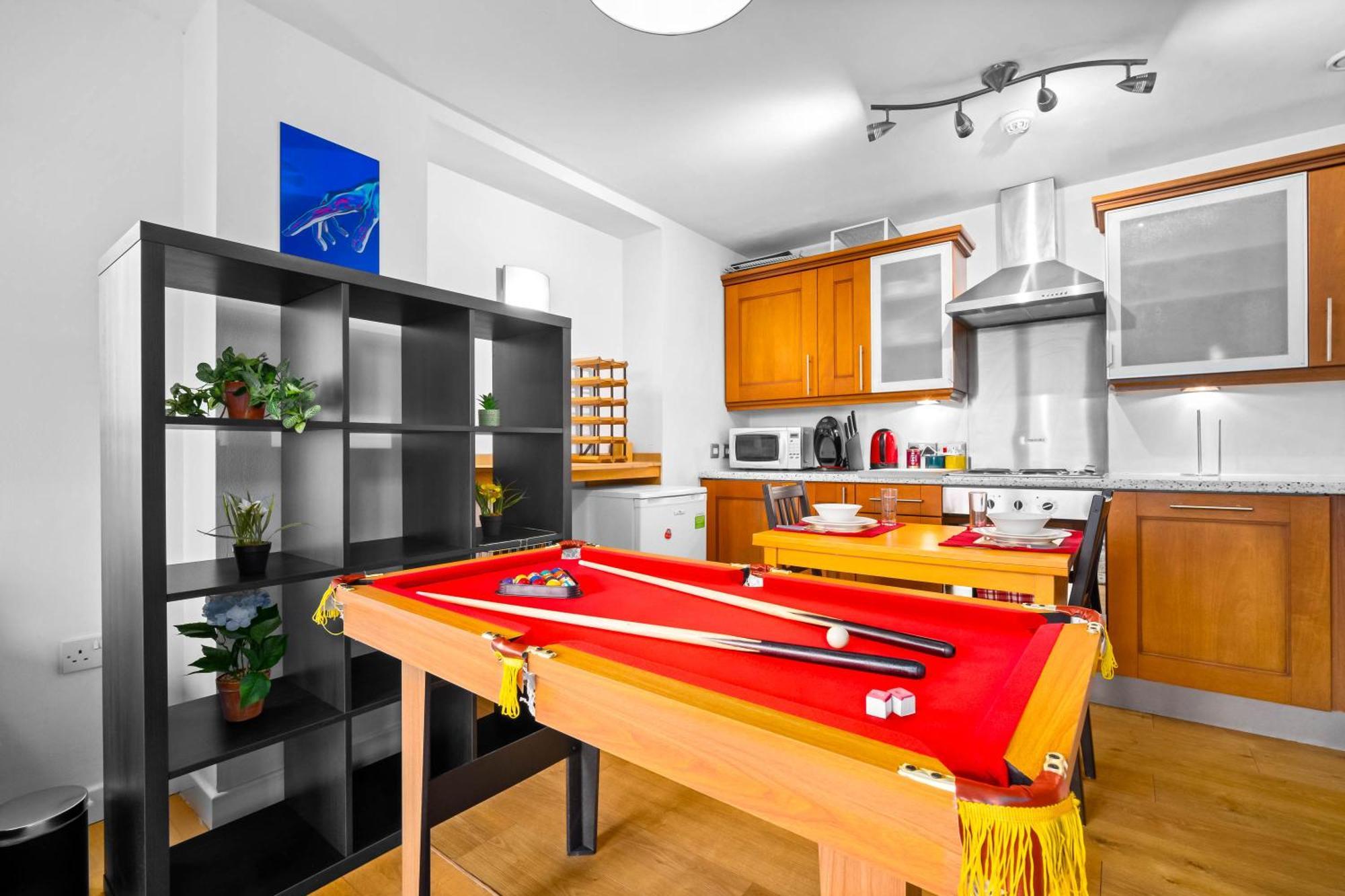 Central Flat Pool Table Balcony Шефилд Екстериор снимка